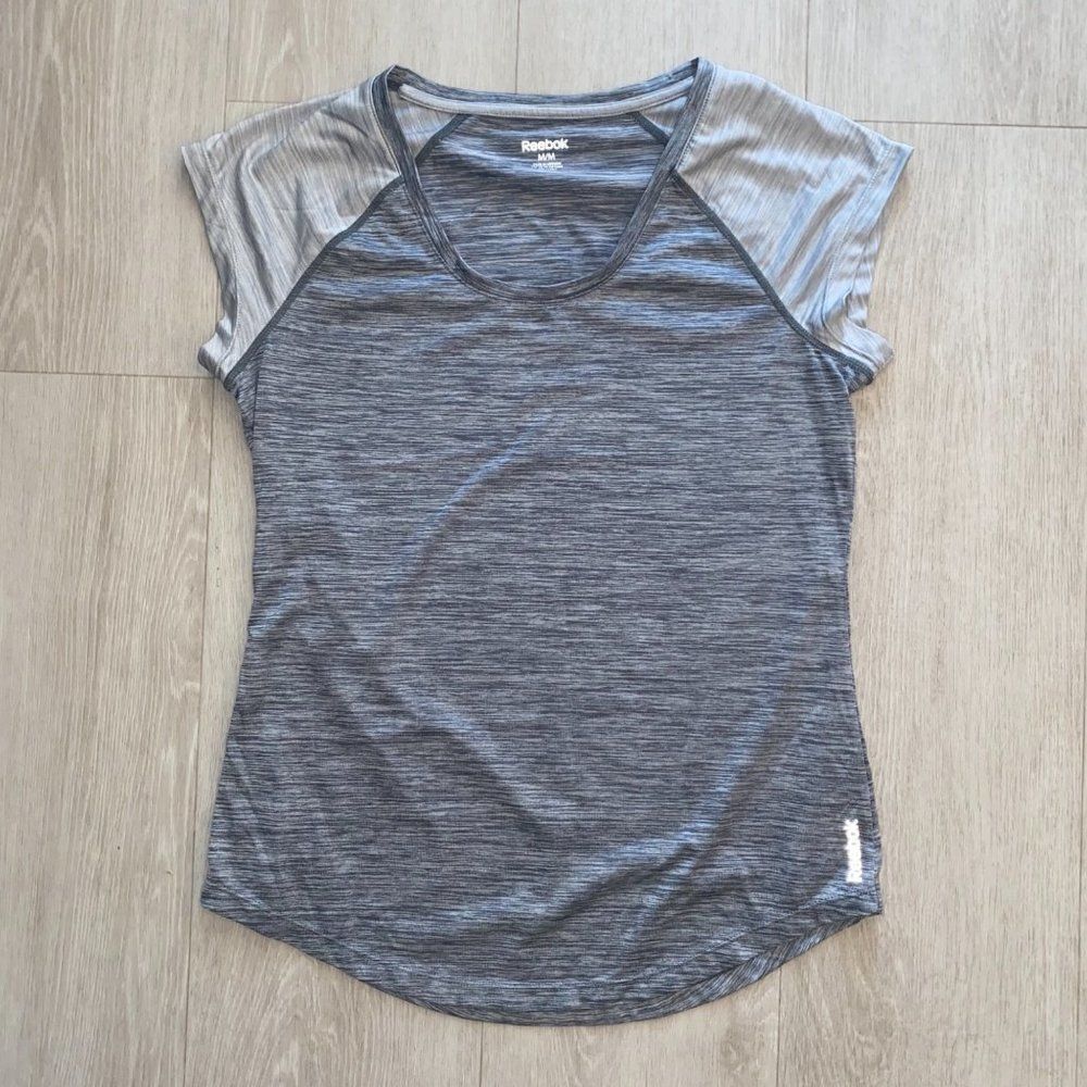 Reebok Heather Grey Short Sleeve Workout Shirt Women's Medium
